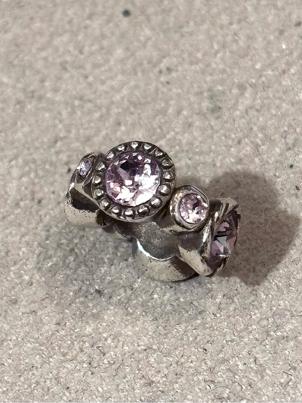 🆕 Brighton Halo Stargazer bead in Alexandrite Round pale pinkish-purple crystals